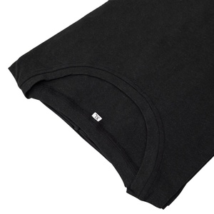 เสื้อยืดผู้ชายผ้าคอตตอน 100% แบบทีเชิร์ตเนื้อนุ่ม น้ำหนัก 220 กรัม แขนปกติ สวมใส่สบาย รับสกรีนโลโก้ คุณภาพส่งออก สัมผัสนุ่ม - Product Image 5