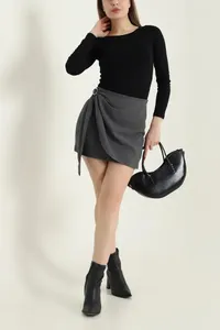 Falda de Mujer de Cintura Alta con el Mejor Diseño, Estilo Casual con Estampado de Sol en Colores Sólidos, Poliéster Económico con Cierre Elástico en la Cintura - Product Image 4