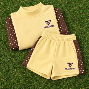 Conjunto de 2 piezas para mujer: Sudadera de cuello alto de forro polar con hombros caídos y mangas con lunares en amarillo mantequilla, y pantalones cortos a juego. Venta al por mayor personalizada. - Product Image 6