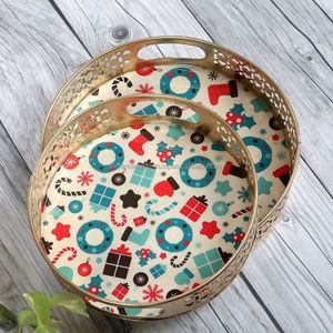 Bandeja Decorativa de Hierro, Diseño Floral Paisley Rojo Vintage, Plato Metálico para Almacenamiento con Borde Dorado Recortado, Organizador para Mesa de Centro - Product Image 4