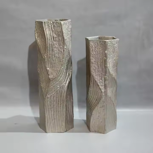 Decoración moderna para el hogar Florero de aluminio fundido Estilo niquelado Diseño hecho a mano por Azora Industries - Product Image 4