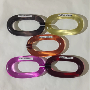 Cadenas de resina personalizables de gran tamaño y colores claros, disponibles en varios colores. - Product Image 1