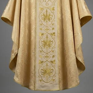 Chasuble Damassée Dorée Premium avec Orphréage Métallique Brodé Lourd – Vêtement Liturgique - Product Image 2
