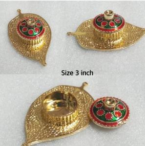 Elegante Juego de Diyas Chapadas en Oro Hechas a Mano con Tapa Decorativa, Lámpara de Aceite Tradicional para Pooja, Decoración Festiva para el Hogar, Regalo de Boda - Product Image 3