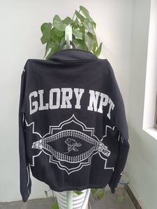 Ensemble de survêtement tendance 2026 pour homme, imprimé effet vieilli, avec sweat à capuche zippé et pantalon de jogging, 100% coton, en molleton avec impression en relief - Product Image 2