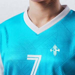 Camiseta de Fútbol con Logotipo Blanco, Manga Corta, Cuello en V para Mujer, 100% Poliéster, Corte Regular, Cierre de Tirantes, por RIVIAN ATLANTIC - Product Image 5