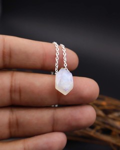 Collar con Colgante Hexagonal de Piedra Lunar Arcoíris, Acabado Plateado, Joyería Boho de Cristal, Piedra Energética Curativa, Regalo Elegante para Mujer - Product Image 3