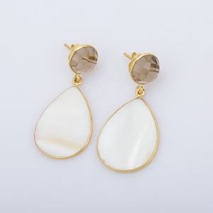 Elegantes pendientes de gota de piedras preciosas Smokey y nácar, joyería hecha a mano chapada en oro de 18 quilates para mujeres y niñas - Product Image 2