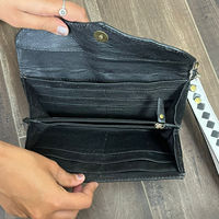 Portefeuille-pochette pour femme en cuir de vachette véritable, artisanal, style western, avec motif à carreaux diamantés et rabat floral sculpté