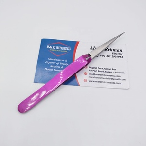 Pince à épiler à fermeture automatique en acier inoxydable CROSS LOCK avec pointe pointue incurvée pour l'utilisation des cils - Product Image 1