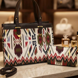 Sac à main à rayures nautiques 2 pièces pour femme — Sac fourre-tout léger en toile avec finitions en cuir - Product Image 1