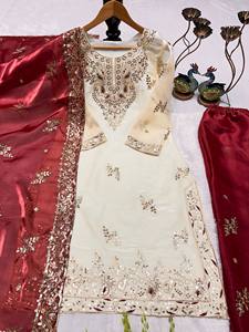 Conjunto de Salwar Kameez de Novia para Mujer, Diseño de Alta Costura con Bordado Intenso, Seda JC de Secado Rápido y Elástica - Product Image 3