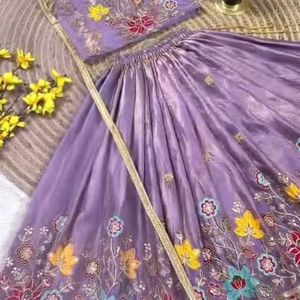Lehenga Choli de Seda Suave con Bordado de Lentejuelas y Dupatta de Tela de Red, para Bodas, Venta al Por Mayor por Royal Export - Product Image 6