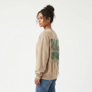 เสื้อสเวตเชิ้ตผู้หญิงทรงโอเวอร์ไซส์ แต่งลายปักแบบดิสเทรส ผ้าฟลีซโพลีเอสเตอร์ 100% ทรงไหล่ตก สไตล์สตรีทแวร์ เหมาะสำหรับออกกำลังกาย - Product Image 3