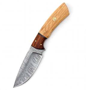 Couteau de camping artisanal en acier Damas, manche en bois bicolore, mosaïque de clous - Product Image 1
