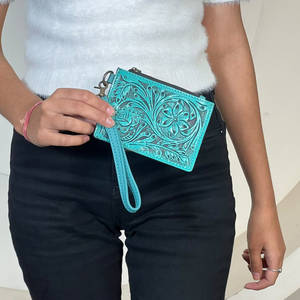 Cartera pequeña de cuero con diseño floral personalizado, monedero con grabado floral y tarjetero para tarjetas ATM, con correa para la muñeca, para uso diario. - Product Image 3