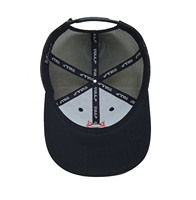Gorra Trucker Estructurada de 6 Paneles con Bordado Rojo Premium en la Parte Delantera, Malla Trasera, Correa Ajustable y Visera Curva, Estilo Casual de Béisbol