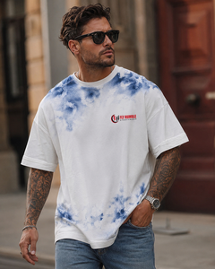 เสื้อยืดแขนสั้นผู้ชาย Fly Humble ทรงปกติ คอกลม ผ้าเจอร์ซีย์คอตตอน สีขาว-น้ำเงิน โลโก้ด้านหน้า แห้งเร็ว เป็นมิตรกับสิ่งแวดล้อม - Product Image 4