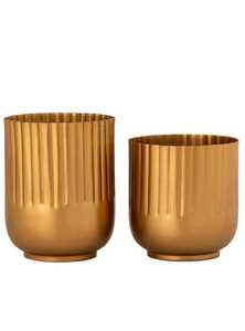 Techniques de finition élégantes, ajoutant une touche riche et stylée à n'importe quelle table ou à toute décoration intérieure. Vase en métal moderne. - Product Image 1
