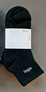 Chaussettes ras du cou unies blanches et noires 100 % coton respirantes tricotées style classique pour adulte usage quotidien saison printemps - Product Image 5