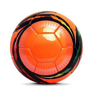 Ballon de football léger en caoutchouc noir avec bandes orange, gonflable pour toutes les saisons - Product Image 4