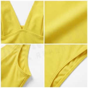 Ensemble de yoga 2 pièces imprimé papillon bleu avec finition dorée, body à col en V profond et jupe portefeuille longueur genou - Product Image 4