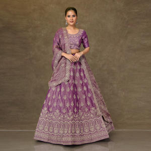 Ensemble Lehenga Choli en soie brodée de créateur indien avec dupatta – Vente en gros |   Tenue Traditionnelle pour Femmes, Robe de Fête de Mariage - Product Image 3