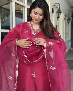 Conjunto de Salwar Kameez de Rayón y Seda para Mujer, Color Rosa KV, Estilo Tradicional, para Otoño - Product Image 1