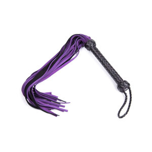 Látigo de cuero con flecos negros y mango con anillos metálicos - Product Image 5