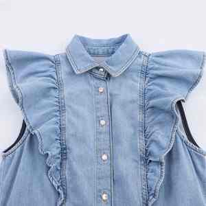 Top de mezclilla sin mangas con botones frontales, volantes y detalles deshilachados, transpirable y ecológico de calidad superior. - Product Image 4