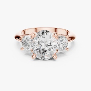 Bague de fiançailles à trois pierres en diamant de laboratoire taille ovale 2,05 carats, or jaune 9K avec pierres latérales rondes, bijoux OEM en gros - Product Image 5