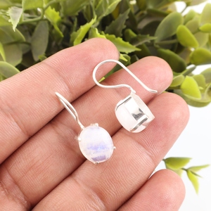 Pendientes de plata de ley 925 Niharika Gems con piedra lunar arcoíris para mujeres y niñas, ideales para fiestas. - Product Image 2