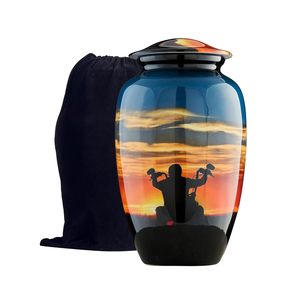 Urne funéraire en métal de forme ovale avec impression numérique, silhouette de chanteur écossais au coucher du soleil, vase commémoratif fait main, souvenir de sympathie, objet d'art moderne - Product Image 2