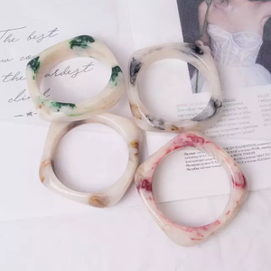 กำไลข้อมือเรซิ่นอะซิเตทลายกระดองเต่าหลากสี ทำมือ ขนาดเล็กจิ๋ว - Product Image 2