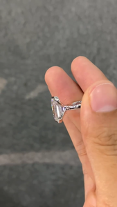 แหวนหมั้นเพชรทรงเหลี่ยมมรกตทองคำขาว 14K ปรับขนาดได้ เครื่องประดับแต่งงานสำหรับทั้งชายและหญิง - Product Image 6