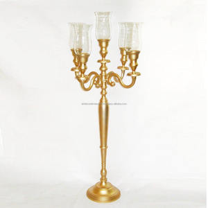 Candelabros altos con acabado de oro y metal con 5 brazos, candelabros hechos a mano de aluminio chapado en oro de diseño moderno para centro de mesa de boda - Product Image 2