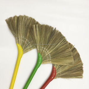 BALAI SOUPLE DE PAILLE avec POIGNÉE EN PLASTIQUE MATÉRIEL VÉGÉTAL NATUREL BROOMSTICK Contact écologique et multifonctionnel WA + 84916930070 - Product Image 1