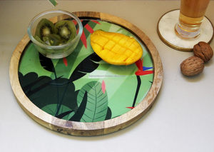 Plateau de service rond en bois le plus vendu avec design imprimé Plateaux à thé en bois de manguier de la meilleure qualité utilisés pour les hôtels et les restaurants par FWE - Product Image 3