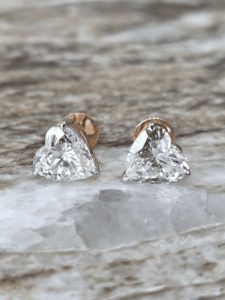 Pendientes de Oro con Diamante Cultivado en Laboratorio, Corte Corazón, 3.25 Ct, Elegantes, Estilo Stud, Engaste de Cuatro Puntas, Joyería para Mujer - Product Image 4