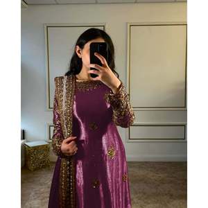 Ensemble haut-bas et Dupatta pour femmes de créateur pour la fête - Product Image 5