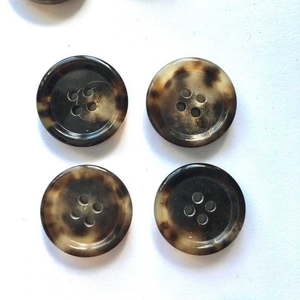 Boutons de chemise durables, écologiques, faits à la main, à 4 trous, en corne de bœuf et de buffle naturelle véritable pour costumes masculins - Product Image 5