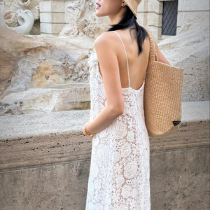 เดรสลูกไม้ลายดอกไม้ สีขาวงาช้าง สำหรับวันหยุดฤดูร้อน ชายหาด รีสอร์ท เซ็กซี่ สาวสวย พร้อมส่ง - Product Image 2