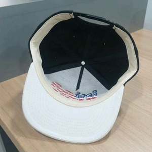 โรงงานผลิตหมวกแบบ Snapback 6 แผง ปักลาย 3 มิติ ทรงแบน รับผลิตตามแบบ OEM/ODM  ขั้นต่ำในการสั่งซื้อน้อย - Product Image 5