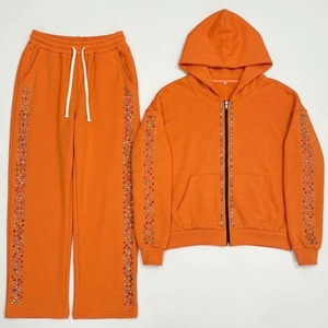 Ensemble de survêtement en molleton de coton épais de haute qualité avec sweat à capuche zippé personnalisé et pantalon de jogging orné de strass - Product Image 1
