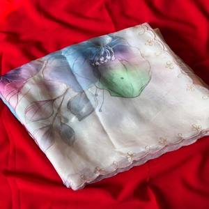 VASTRA COTTAGE Fendy Saree de Satén con Estampado Floral Digital Multicolor, Bordado Hecho a Mano y Borde Aari con Trabajo de Calado, Prenda de Diseño - Product Image 6