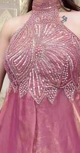 Conjunto Sharara de Seda Royal Radiance Fandy – Traje de Fiesta de Diseño con Bordados a Mano - Product Image 4