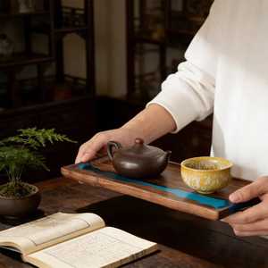 Novedad: Bandeja de Servir Irregular de Madera con Incrustaciones de Resina Azul, Diseño Wabi Sabi Hecho a Mano para Platos de Fiesta - Product Image 2