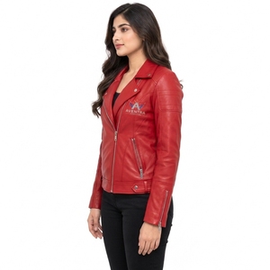Chaqueta de cuero clásica para mujer, hecha con material resistente y construcción cómoda, que ofrece costuras impecables, duradera y suave al tacto. - Product Image 5