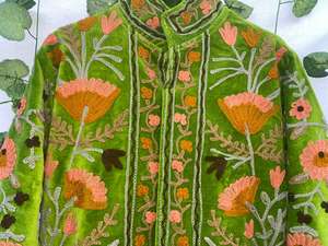 Veste en velours brodée à la main de luxe – Manteau vert floral pour femme – Vêtement d'extérieur artisanal de style bohème - Product Image 3