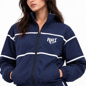 Conjunto de Ropa Deportiva para Hombre y Mujer: Chaqueta Corta de Nylon con Cremallera Completa, Estilo Urbano de Lujo con Ribetes y Pantalones Cortos para Correr - USA - Product Image 4
